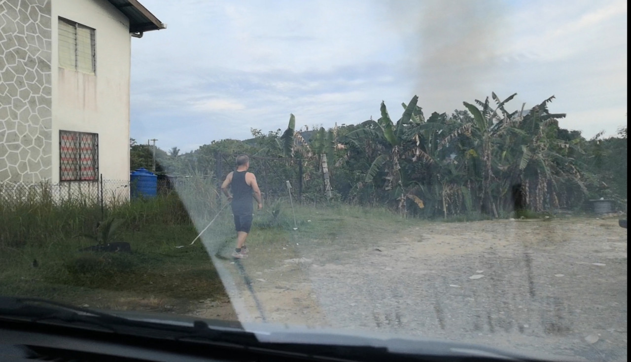 Several residents perform open burning about four to five times a week in Taman Mawar, Sandakan, Sabah. – REBECCA CHONG/The Vibes pic, August 9, 2021