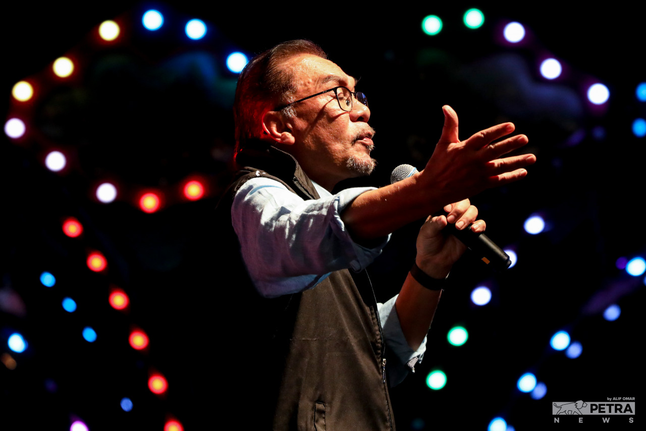 Datuk Seri Anwar Ibrahim cautions the Malay community against those who use religion as a means to enrich themselves or to gain power, alluding to his ongoing tiff with the Islamist party PAS. – ALIF OMAR/The Vibes file pic, November 11, 2022