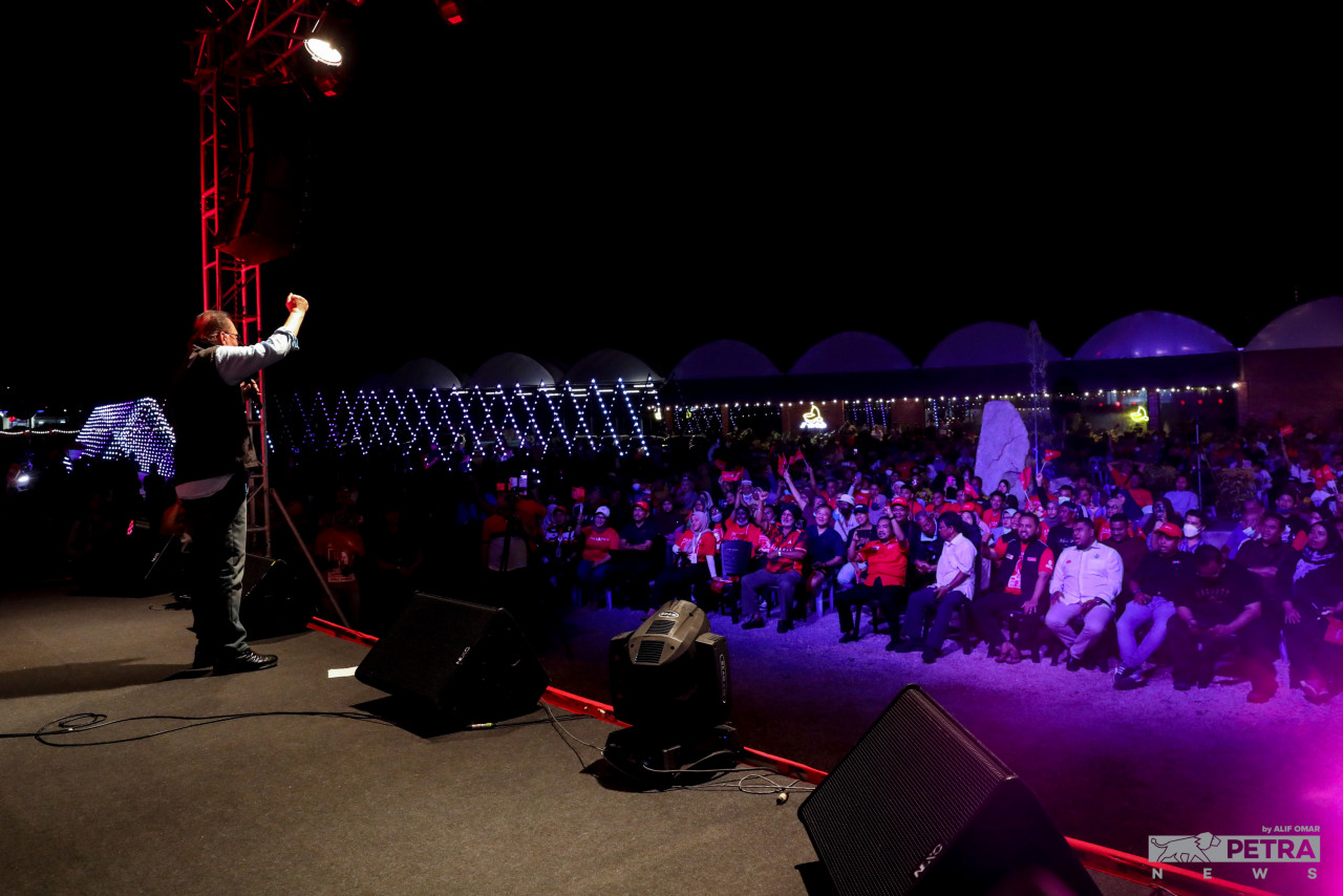 In his usual rhetoric, Datuk Seri Anwar Ibrahim often highlights Pakatan Harapan’s multicultural agenda, including equal opportunities for all. At the same time, he talks about the protection of Malays’ special rights, Islam’s standing in the country, and the special status of royals. – ALIF OMAR/The Vibes file pic, November 11, 2022