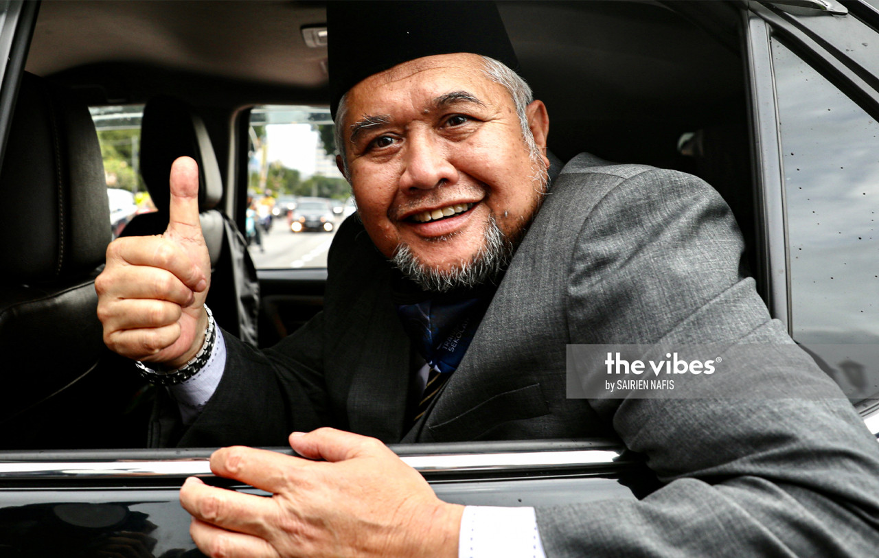 PAS state commissioner Razman Zakaria says Perak Perikatan Nasional is now waiting for the palace to confirm the numbers behind Datuk Saarani Mohamad (pic) and whether or not the Kota Tampan assemblyman has the majority support. – SAIRIEN NAFIS/The Vibes pic – December 9, 2020