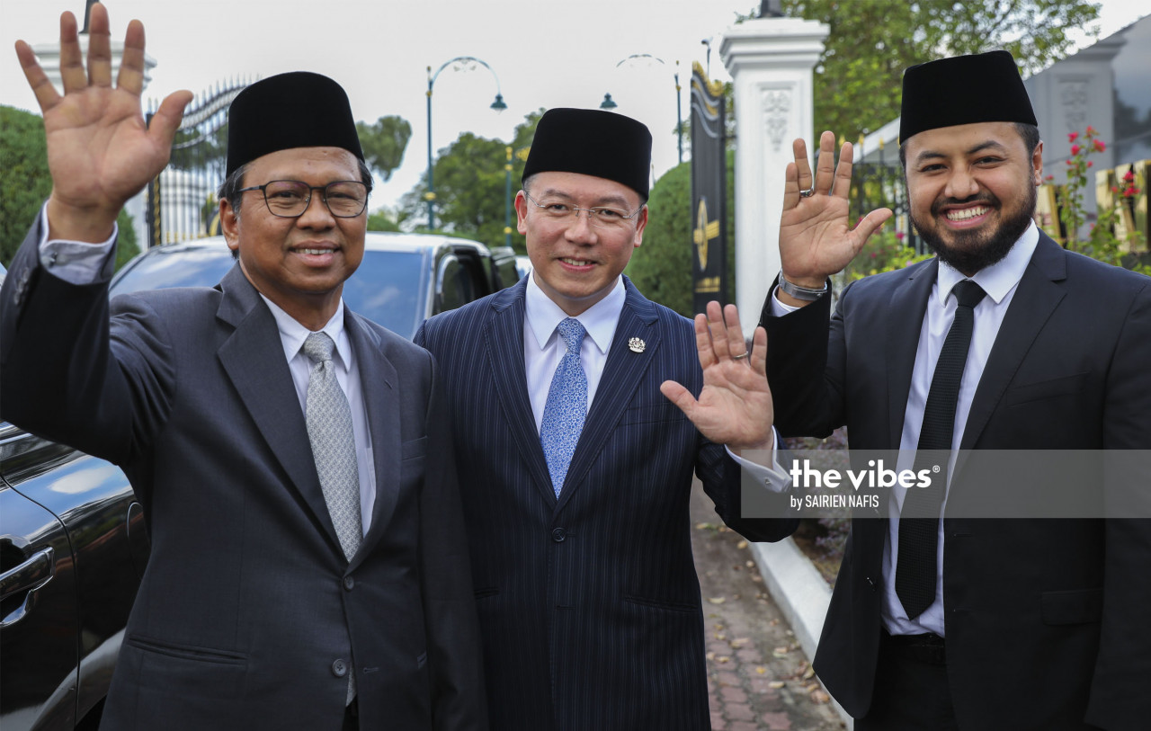 (From left) Perak Amanah chairman Datuk Asmuni Awi, Perak DAP chairman Nga Kor Ming and Perak PKR chairman Farhash Wafa Salvador Rizal Mubarak at Istana Kinta last week. A Perak Pakatan insider says the coalition's first intention was to remove the menteri besar, and that forming a government would have just been a bonus – a dangerous bonus, as it would mean working with rival Umno. – SAIRIEN NAFIS/The Vibes, December 15, 2020