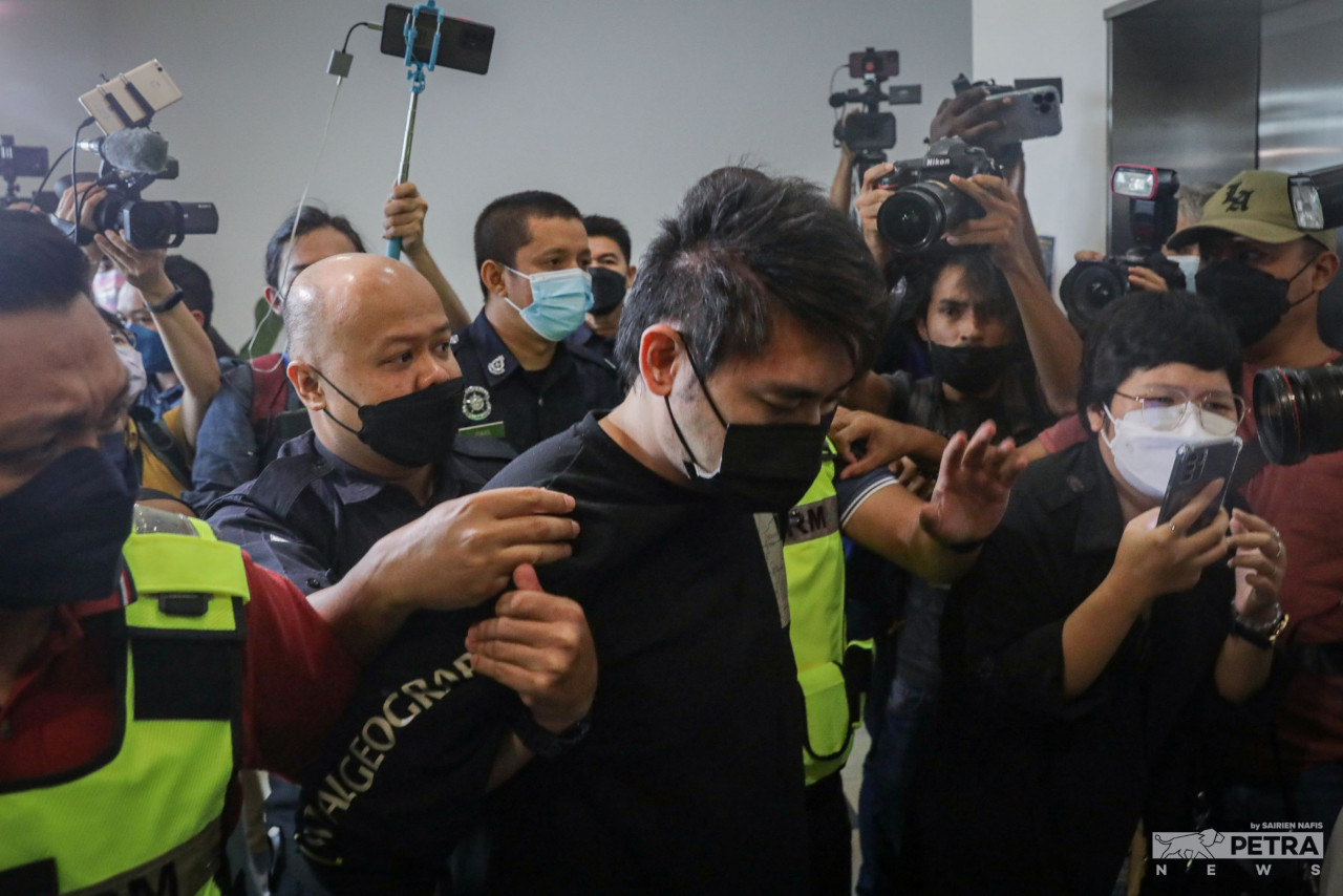 Fugitive businessman Nicky Liow Soon Hee managed to evade the waiting eyes and lenses after he was brought into the courthouse through the rear entrance. – SAIRIEN NAFIS/The Vibes pic, April 12, 2022 