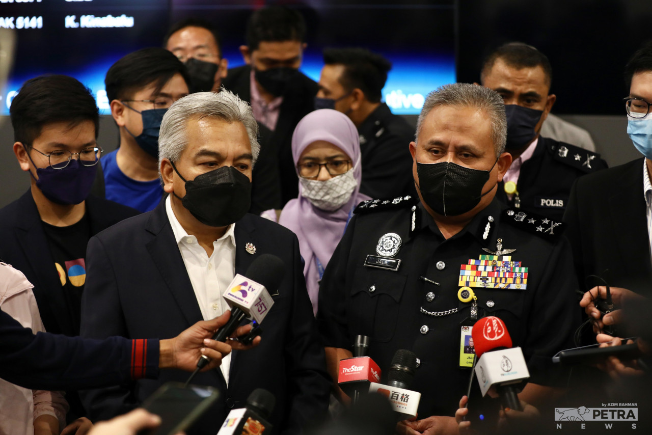 Criminal Investigation Department director Datuk Seri Abdul Jalil Hassan (right) says the police are currently gathering intelligence and building up a case before any individuals suspected of involvement in the syndicate are arrested here. – AZIM RAHMAN/The Vibes pic, April 12, 2022