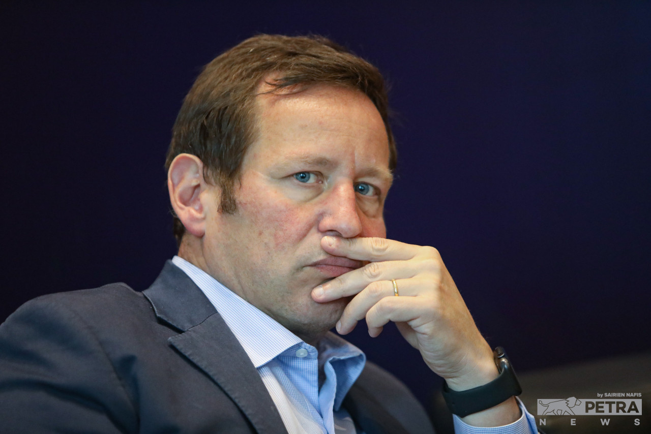 Lord Ed Vaizey lauds Malaysia’s geographical and geopolitical advantages as key factors in the country’s potential to serve as the Asean digital centre. – SAIRIEN NAFIS/The Vibes pic, October 21, 2022