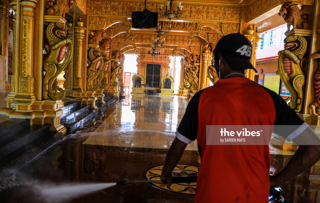 Thorough cleaning being carried out at the Sri Maha Mariamman Devasthanam Midlands Temple. – The Vibes pic, November 14, 2020