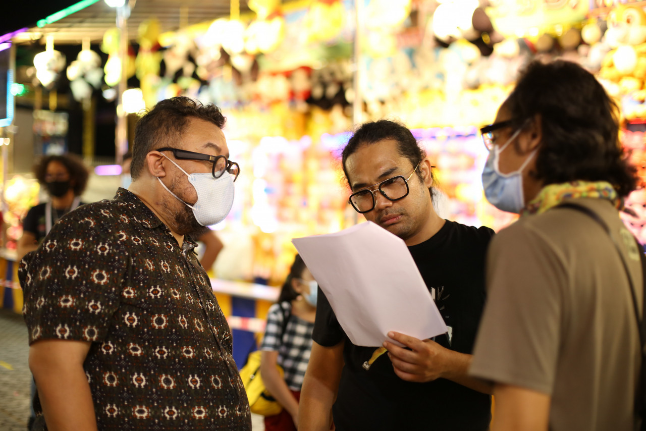 Afdlin expressed that SOP was needed because he had some of the top stars in the country working on the film and could not afford one person to be diagnosed with Covid-19. — Pic courtesy of  Muhammad Syafiq Mohtar and Fazzi Yahya
