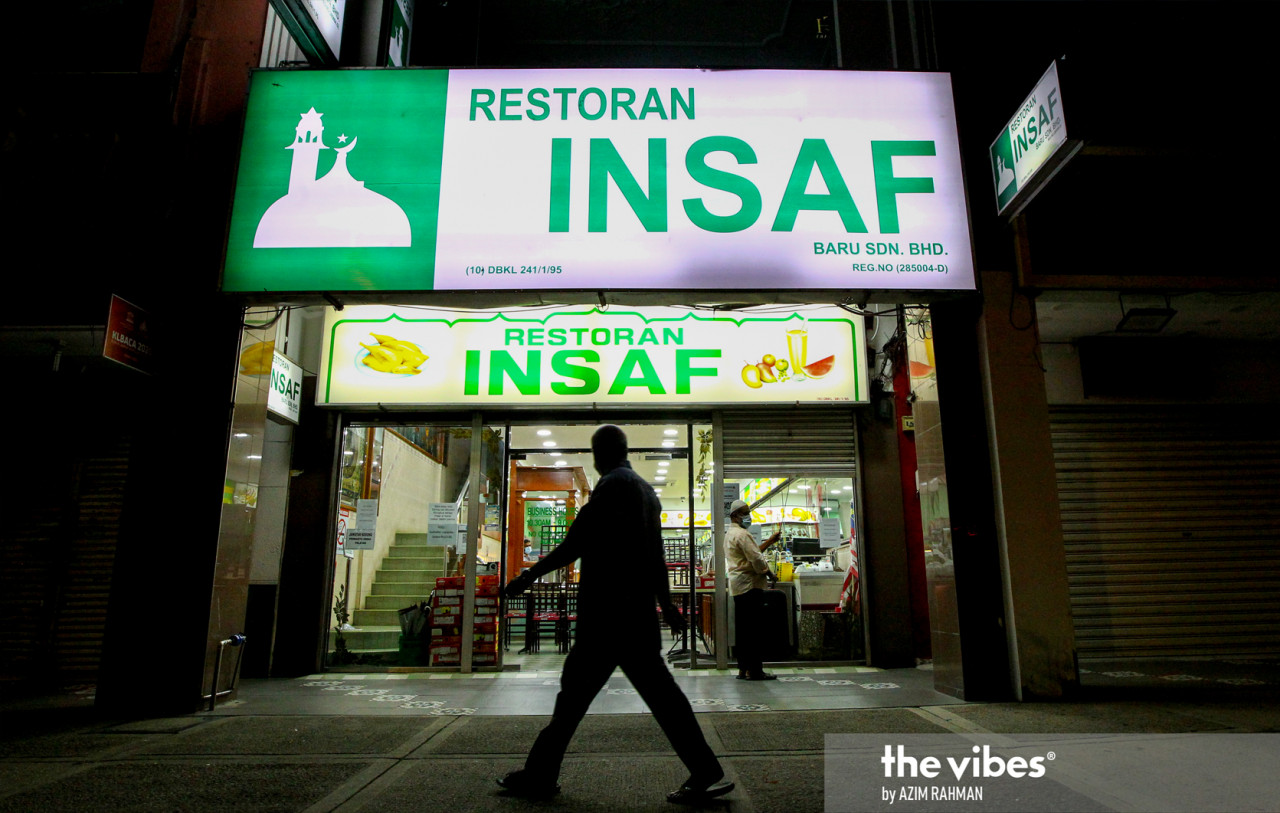 Eateries are required to close at 8pm during the MCO. – AZIM RAHMAN/The Vibes pic, January 17, 2021