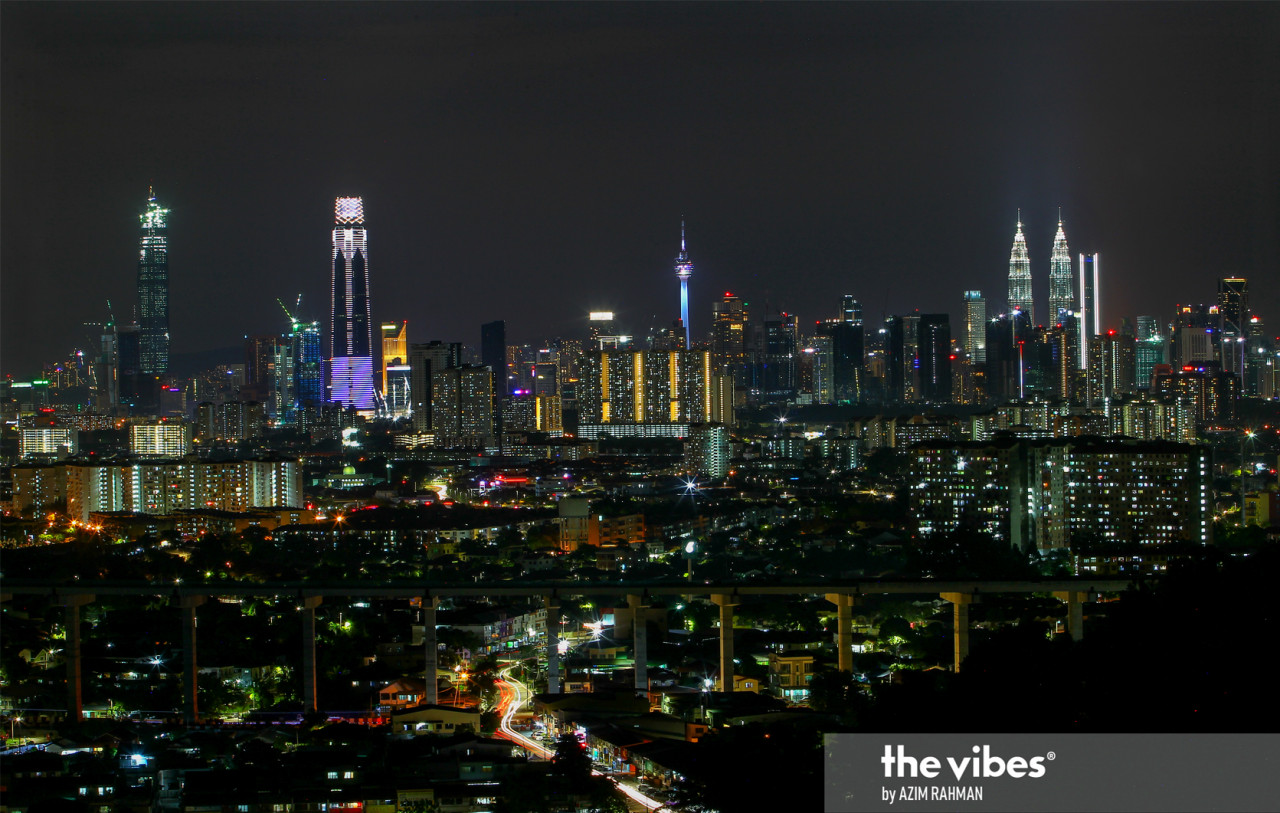 Kuala Lumpur, the city that never sleeps, even when the MCO is in force. – AZIM RAHMAN/The Vibes pic, January 17, 2021