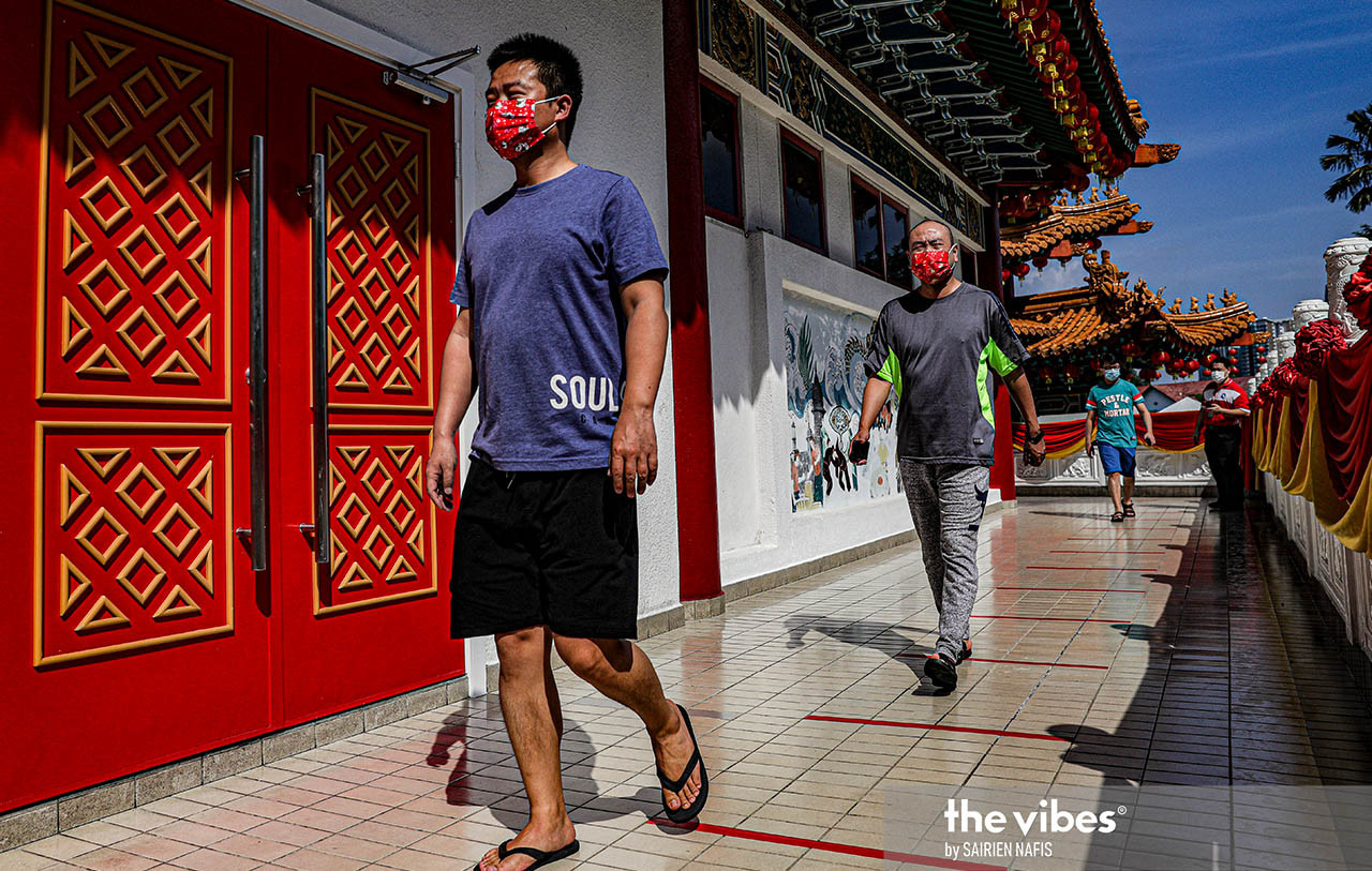Stickers to mark physical distancing are placed on the floors of the Thean Hou Temple in Kuala Lumpur. Keeping a minimum distance of 1m is important to curb the spread of Covid-19. – SAIRIEN NAFIS/The Vibes pic, February 26, 2021