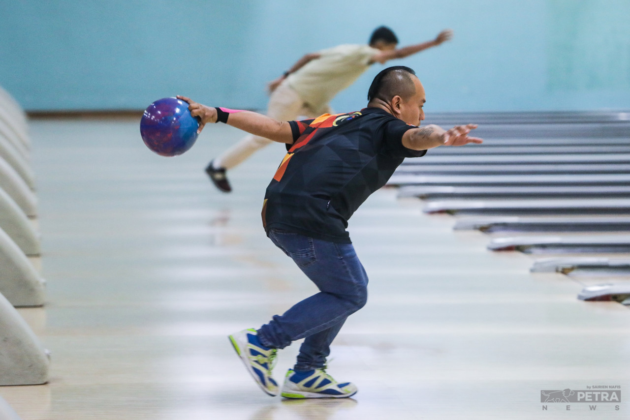 The inter-media bowling tournament makes a comeback after a two-year hiatus due to the restrictions of the pandemic. A total of 10 media teams participated in the event. – SAIRIEN NAFIS/The Vibes pic, May 14, 2022