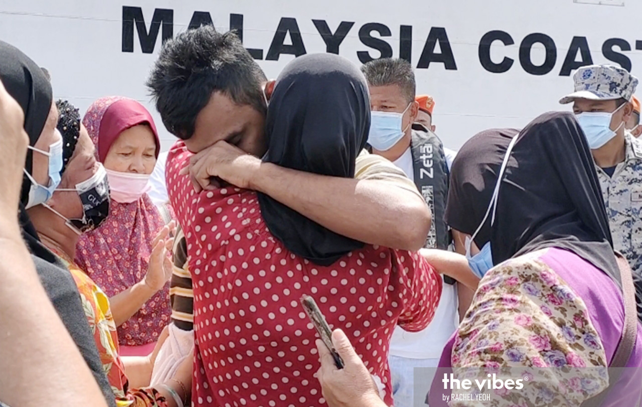 Upon his safe return, Asman is greeted by his mother in tears, while his father remains missing. – REBECCA CHONG/The Vibes pic, January 15, 2021