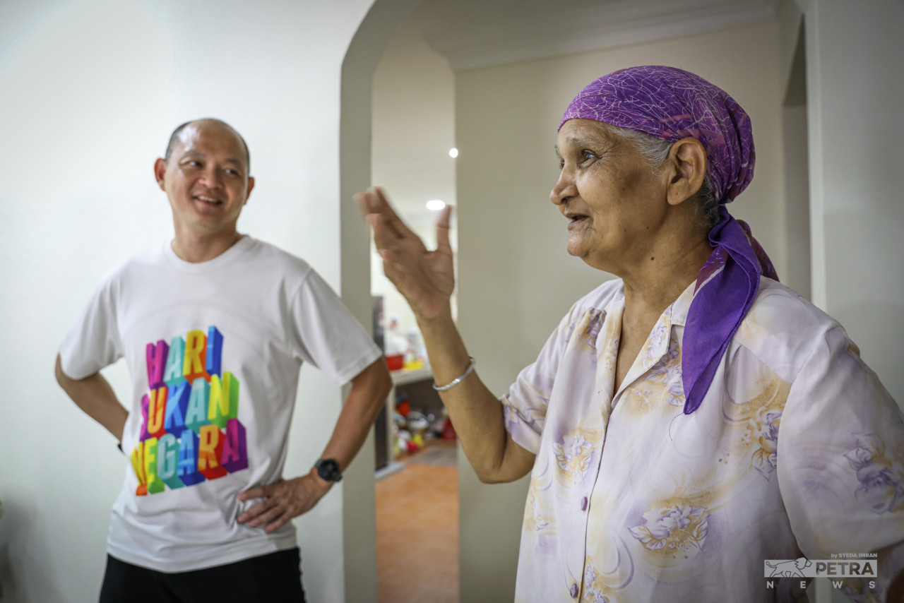 The family of Baljit Kaur, 72, like many others, had been cornered into the second level of their houses by the fast rising waters. They also could not grab any family heirlooms and move costly electrical appliances to higher ground. – SYEDA IMRAN/The Vibes pic, May 19, 2022