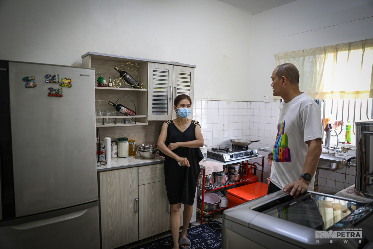 Another Taman Sri Muda resident who wanted to be known as Kieu, 38, believes that her current situation will worsen if she were to move elsewhere. – SYEDA IMRAN/The Vibes pic, May 19, 2022