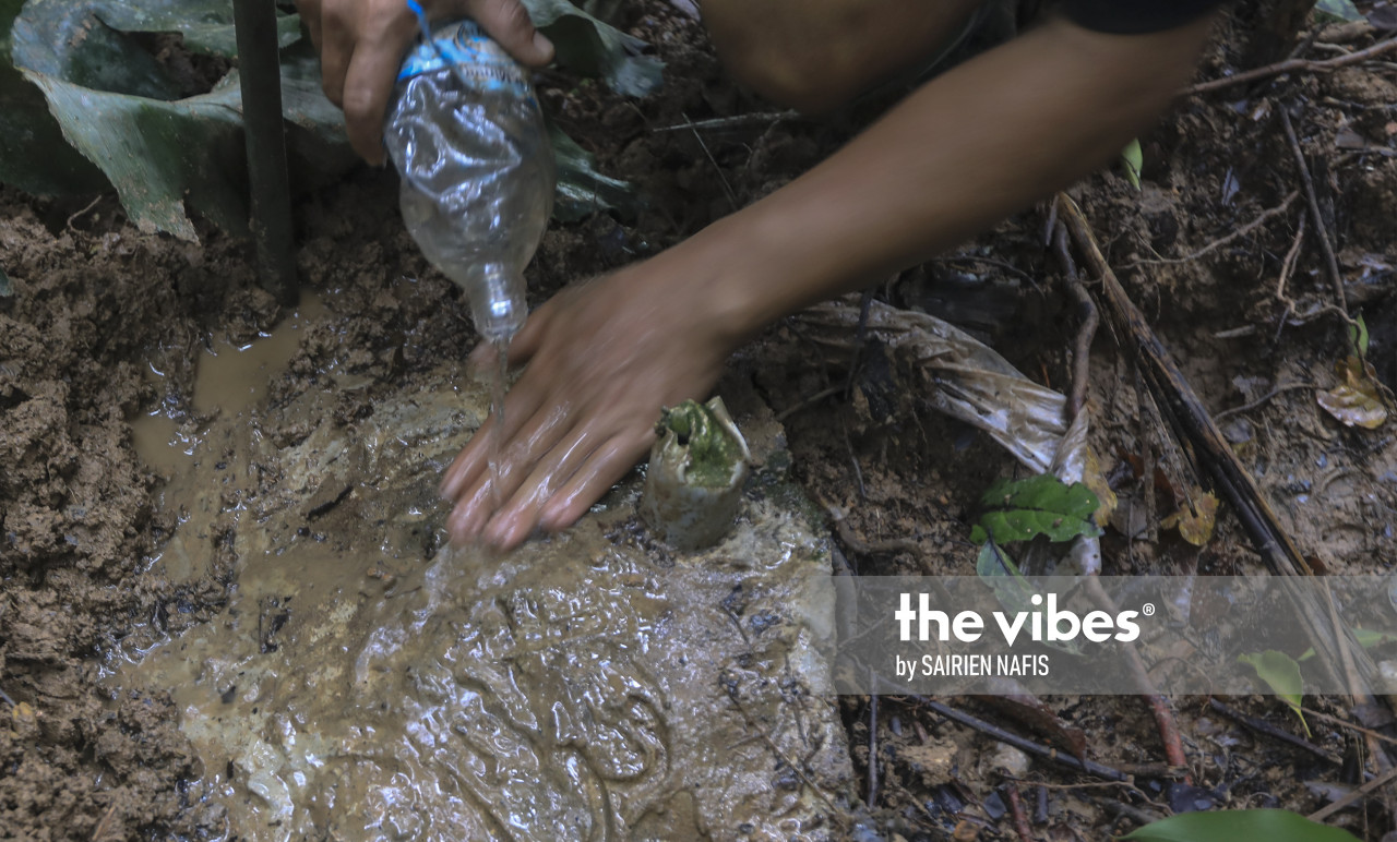 Although villagers say details on the dam are scant, concrete-filled PVC pipes are seen near the Papar river. – SAIRIEN NAFIS/The Vibes, September 21, 2020