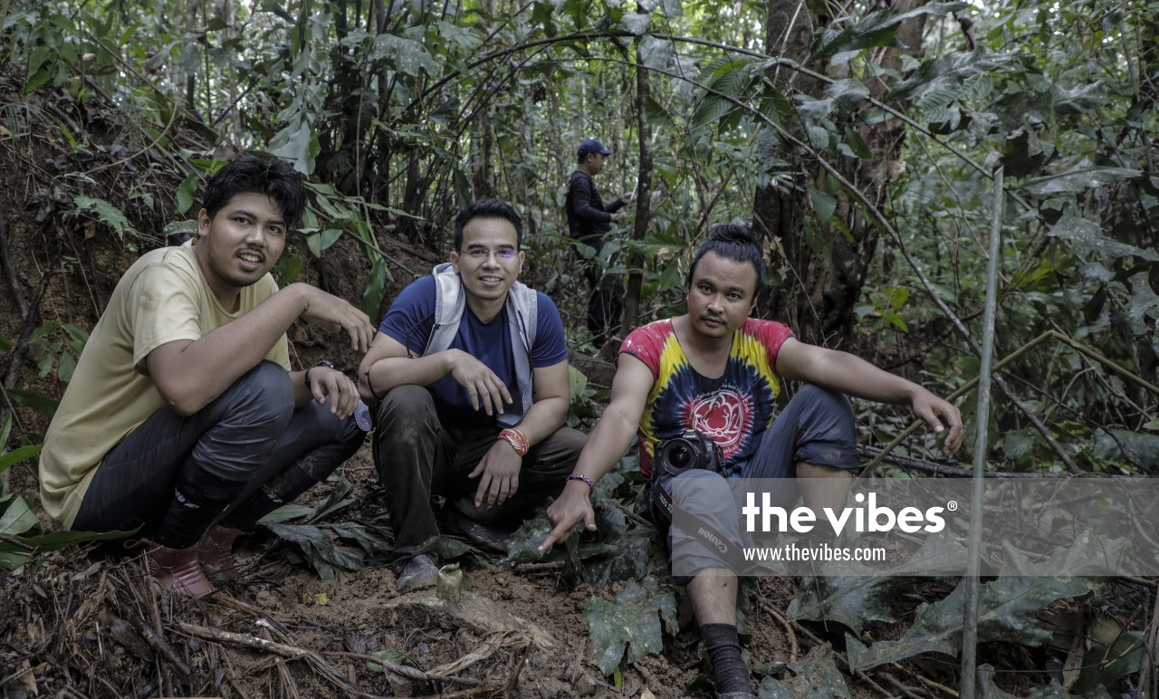 The Vibes news team arriving at the site of the Papar dam. (From left): Alif Omar (videographer), Zaidi Azmi (reporter) and Sairien Nafis (senior photographer). – SAIRIEN NAFIS/The Vibes, September 21, 2020