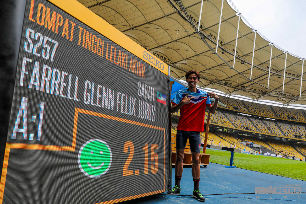 In the other athletics final events today, Nur Atiqah Sufiah Md Hanizam won gold for Johor in the women’s discus throw, while Farrell Glenn Felix Jurus (pic) gave Sabah its first gold at the Games after winning the men’s high jump. – ALIF OMAR/The Vibes pic, September 15, 2022 