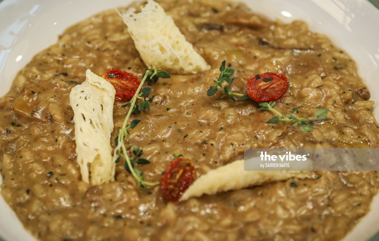 Italian Risotto with porcini mushroom ragout and thyme. – The Vibes pic