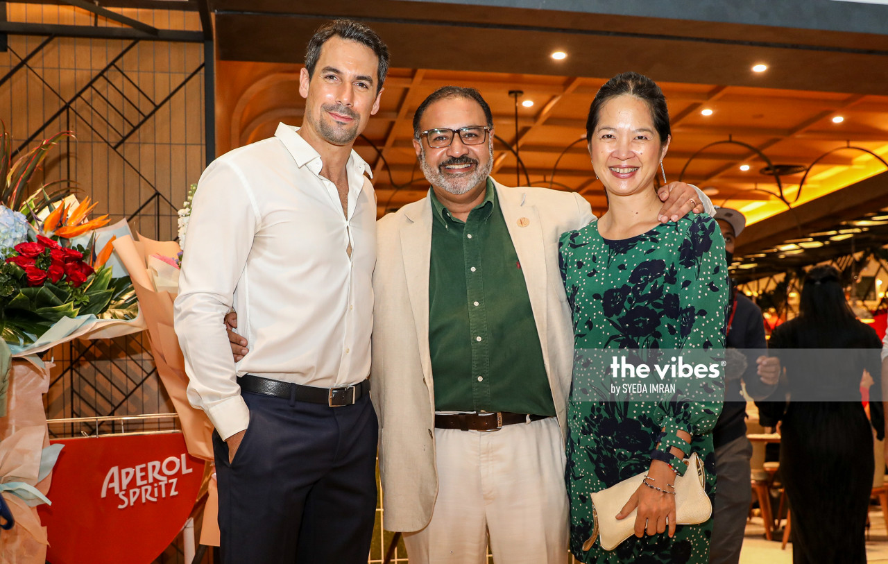 Guiati, Vinod and Winy. – The Vibes pic 