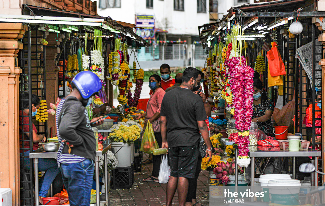 Hindus buying items ahead of Thaipusam, in Little India, Brickfields. – ALIF OMAR/The Vibes pic, January 17, 2021