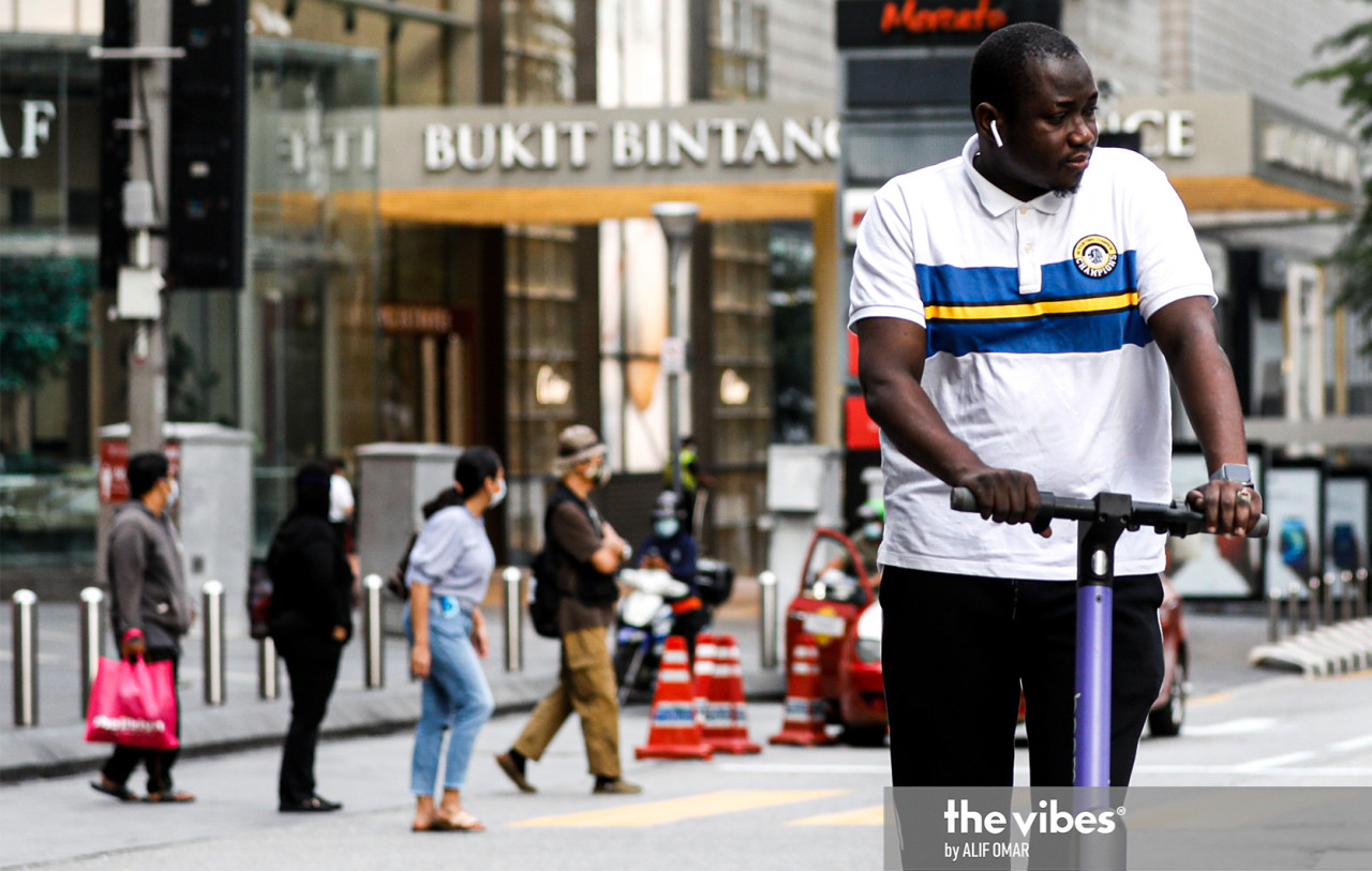 A man seen without a mask on in Bukit Bintang. – ALIF OMAR/The Vibes pic, January 17, 2021
