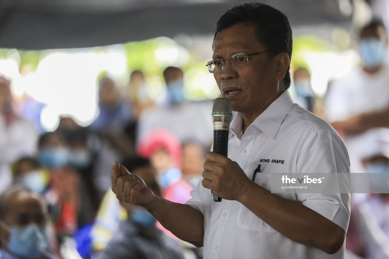 Datuk Seri Mohd Shafie Apdal is canvassing for support ahead of the Sabah polls next Saturday. – The Vibes pic, September 19, 2020