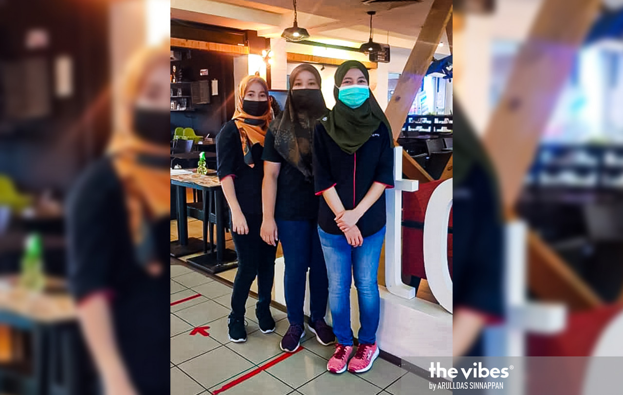 Panida Kukama (left) and Siti Sarah (second from left) say they are worried about their employer being able to sustain themselves throughout the new MCO. – ARULLDAS SINNAPPAN/The Vibes pic, January 19, 2021