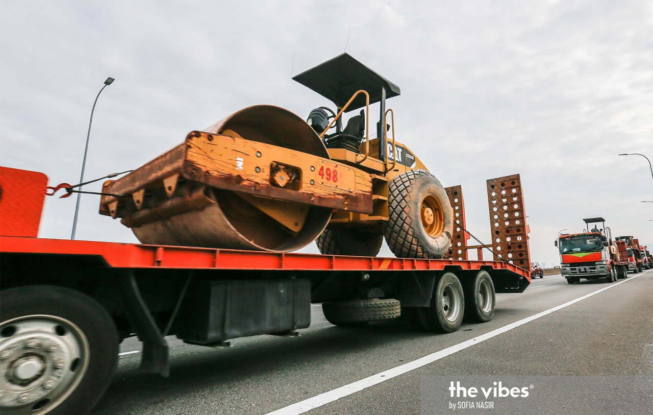 The heavy machinery will be used when piling works for the highway begin on February 1. – SOFIA NASIR/The Vibes pic, January 19, 2021