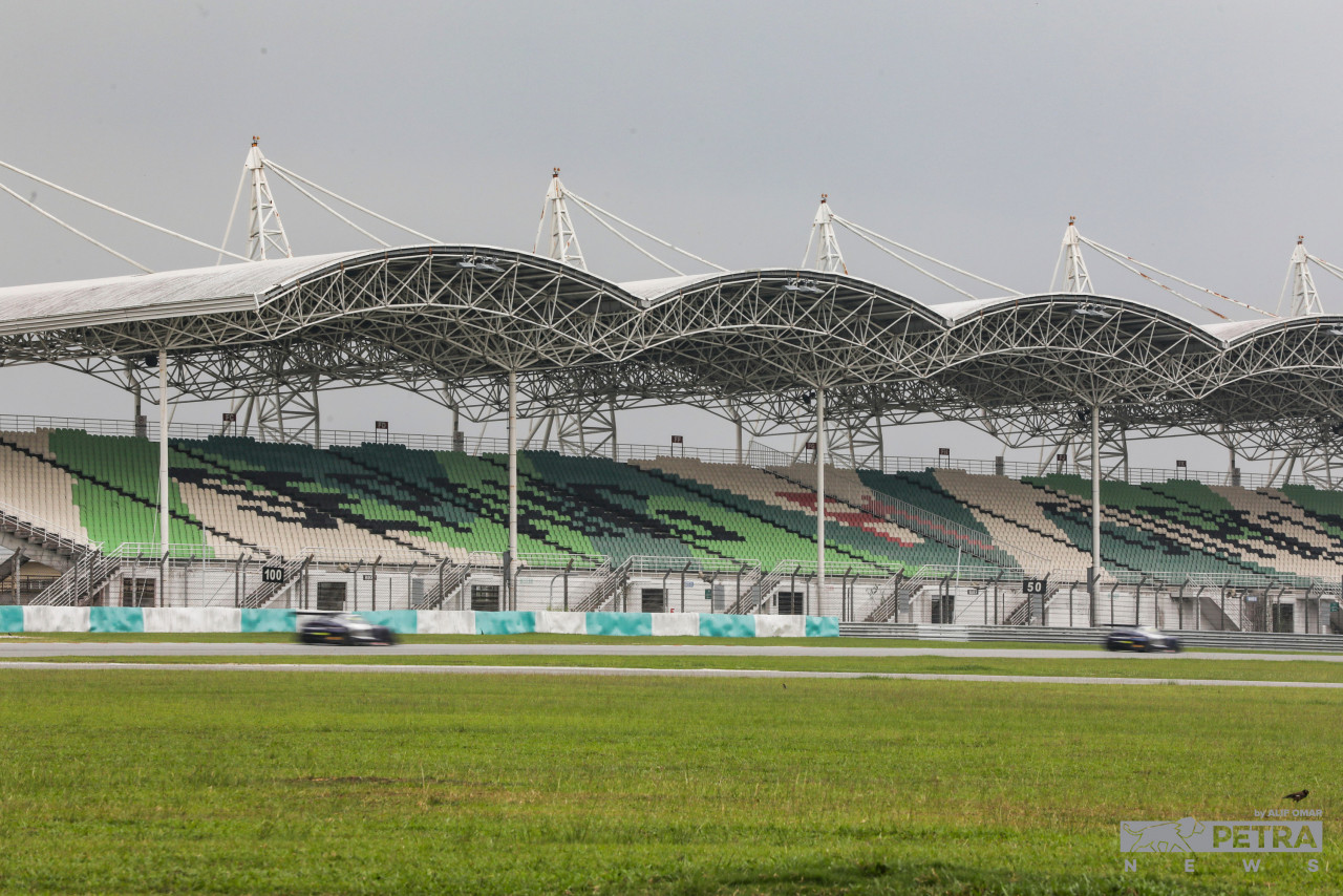 The soaring heat at the Sepang International Circuit requires drivers to be well fed and hydrated to cope with the high stress during a session. – ALIF OMAR/The Vibes pic, May 21, 2022