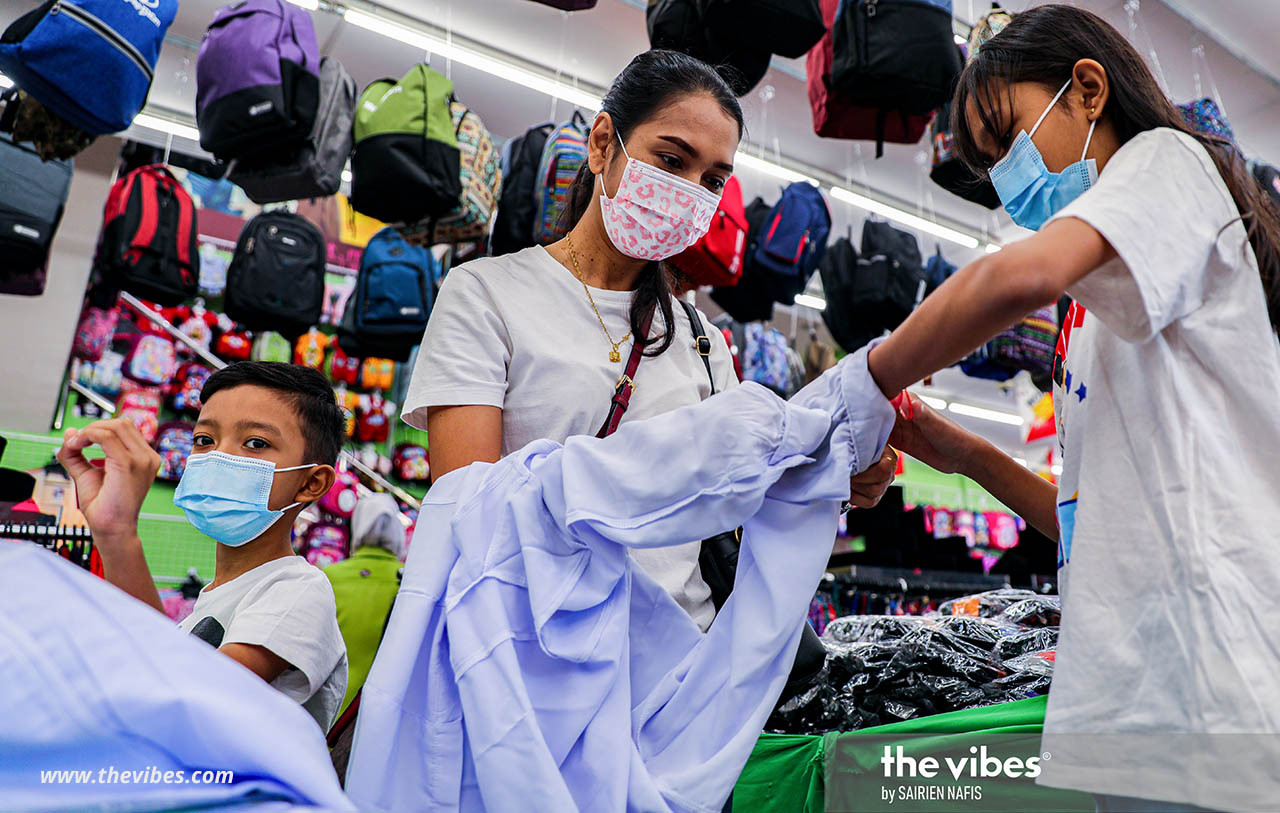A scene that usually takes place in December is seen this weekend as families flock to school supply stores for new uniforms and stationery. – SAIRIEN NAFIS/The Vibes pic, February 21, 2021
