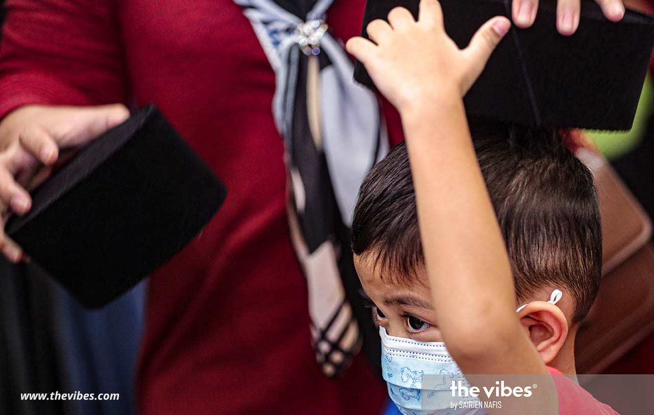 Children set to enter the schoolyard for the first time experiencing their maiden school shopping experience in Shah Alam. – SAIRIEN NAFIS/The Vibes pic, February 21, 2021