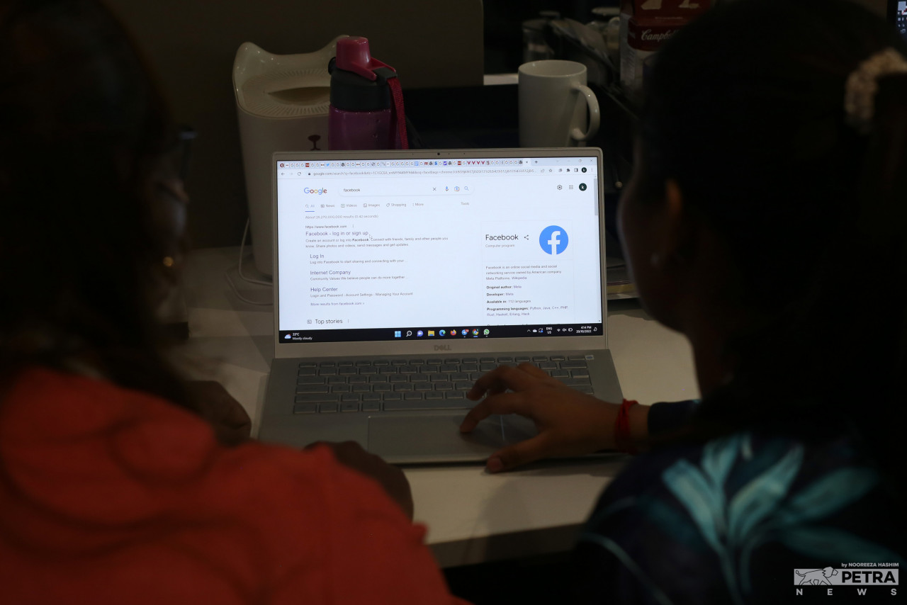 In recent years, Meta said it has increased efforts to combat misinformation by investing in teams, technology and partnerships to ensure the safety of people using Meta’s platforms. This includes removing content on Facebook and Instagram that discourages voting or interferes with voting, such as incorrect information about the election date or candidates’ numbers. – NOOREEZA HASHIM/The Vibes pic, October 21, 2022