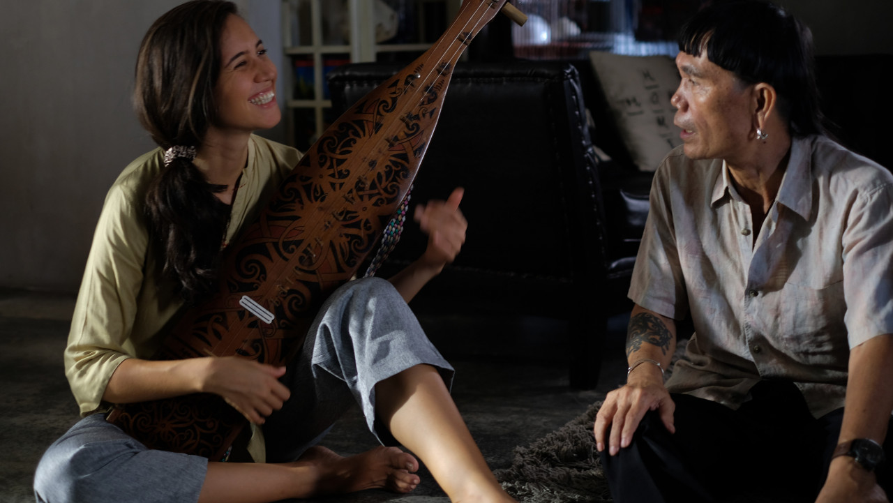 Alena started playing the sape at age 11, learning from masters such as cultural legend Mathew Ngau Jau, whom she still keeps engaged with. – Pic courtesy of Alena Murang and Tong