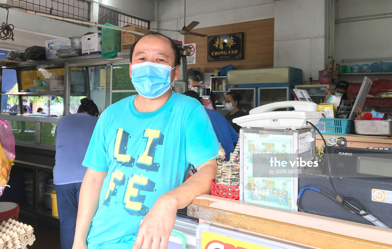 Ching Fah Restaurant owner Hee Kwong Hong wants to give back to the community. – JASON SANTOS/The Vibes pic, November 5, 2020