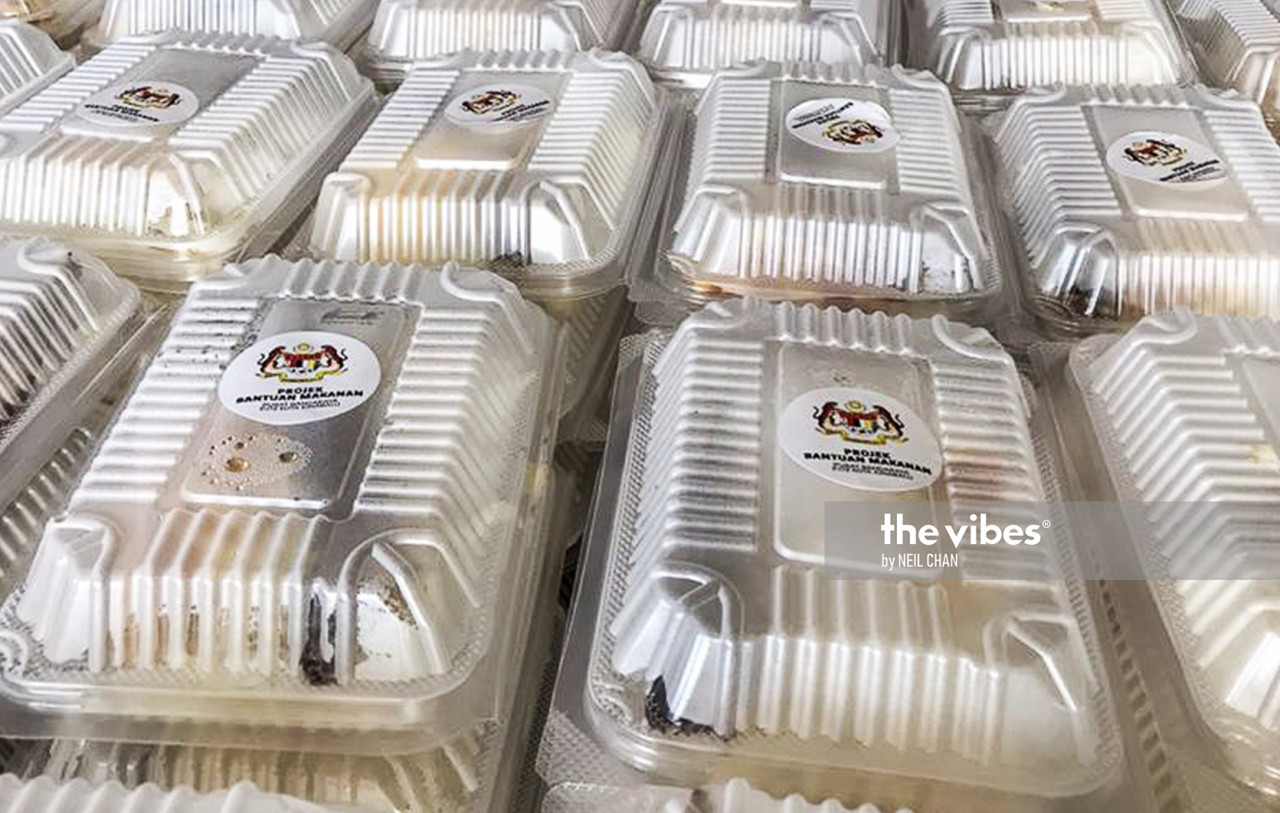 The lunch packs are prepared with ingredients donated by donors such as rice, fish, meat, and vegetables packed in containers. – NEIL CHAN/The Vibes pic, November 12, 2020