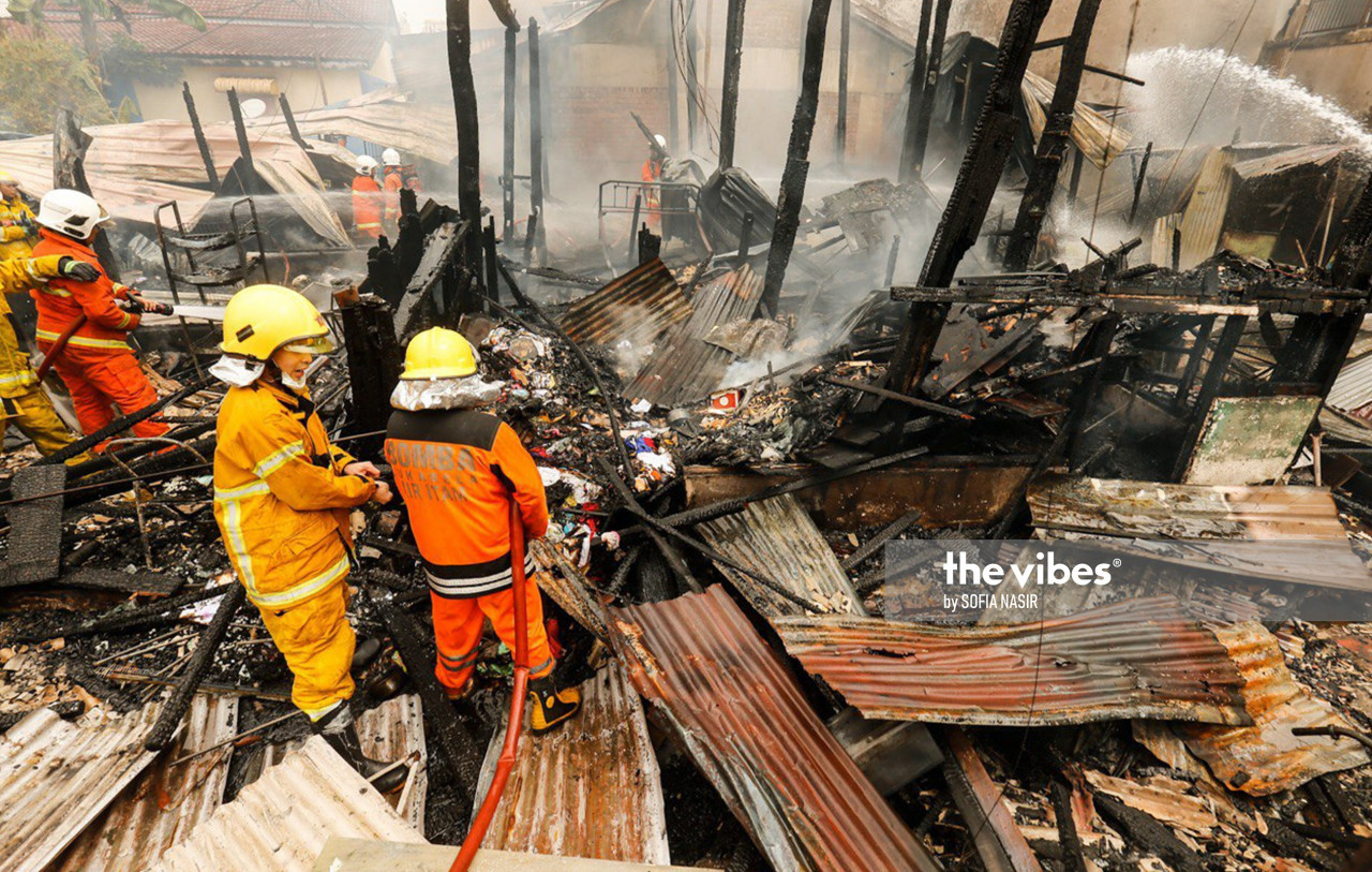 Penang Fire and Rescue Department personnel had difficulty extinguishing the fire due to strong winds, but managed to contain it at 1pm. – SOFIA NASIR/The Vibes pic, December 1, 2020