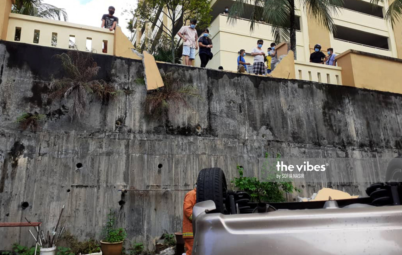 Witnesses say they saw the car, driven by a 71-year-old woman, hit the woman, dragging her through a wall. – SOFIA NASIR/The Vibes pic, December 3, 2020