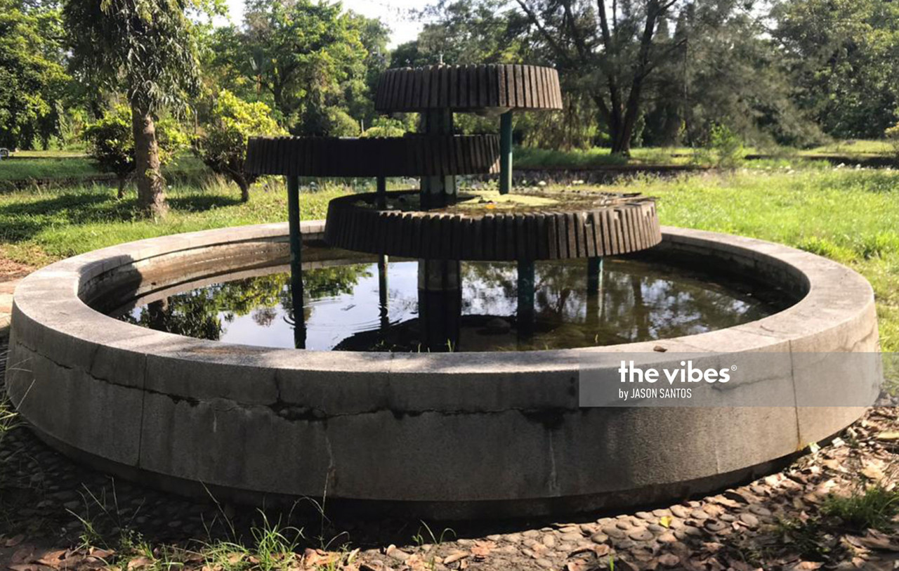 An unused water fountain in Prince Philip Park. – JASON SANTOS/The Vibes pic, December 13, 2020