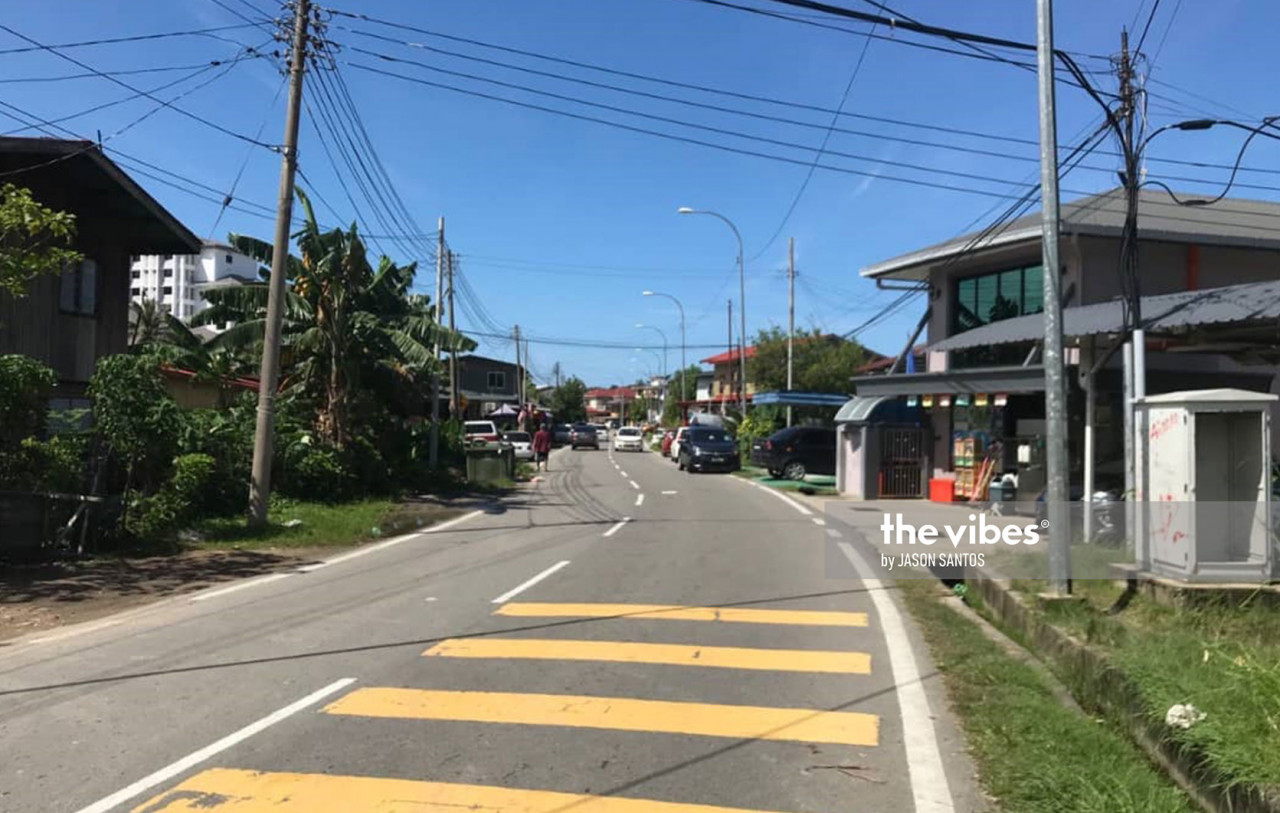 A view of the streets in Kampung Sembulan Lama. Some locals say this once close-knit neighbourhood has seen its culture and heritage disrupted by a rise in migration. – JASON SANTOS/The Vibes pic, December 16, 2020