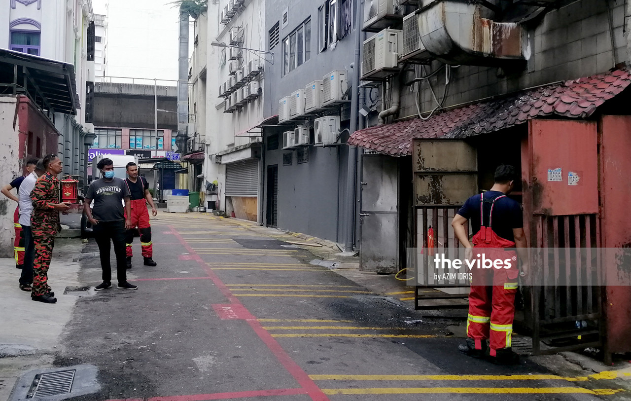 A fire, along Jalan Leboh Ampang in Kuala Lumpur, was believed to have started from a leaking gas tank in a vegetarian eatery’s kitchen. – A. AZIM IDRIS/The Vibes pic, December 20, 2020