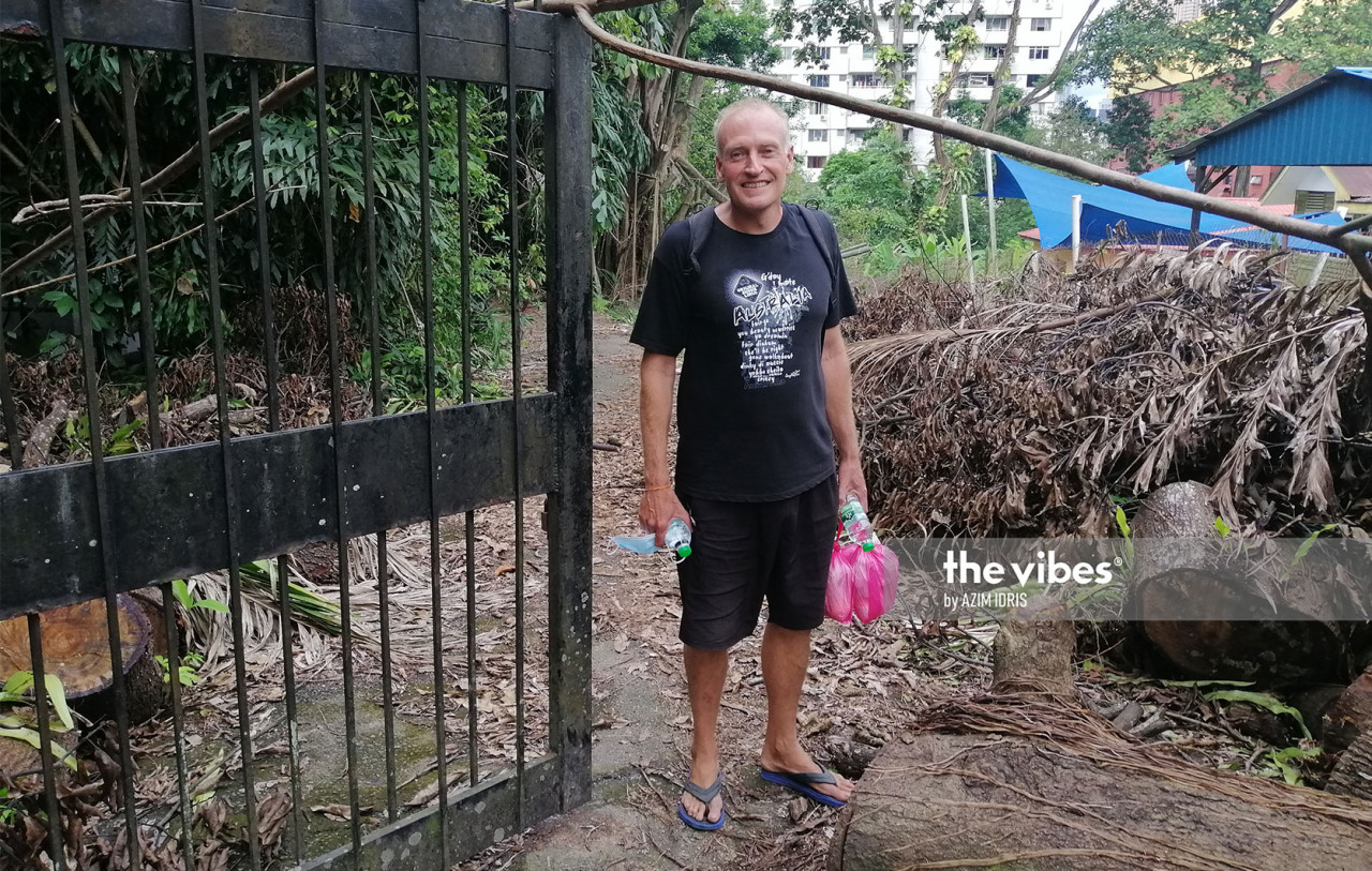 James Ashley Hollett says the British government will not help him return home due to a video he made criticising it. – A. AZIM IDRIS/The Vibes pic, December 27, 2020