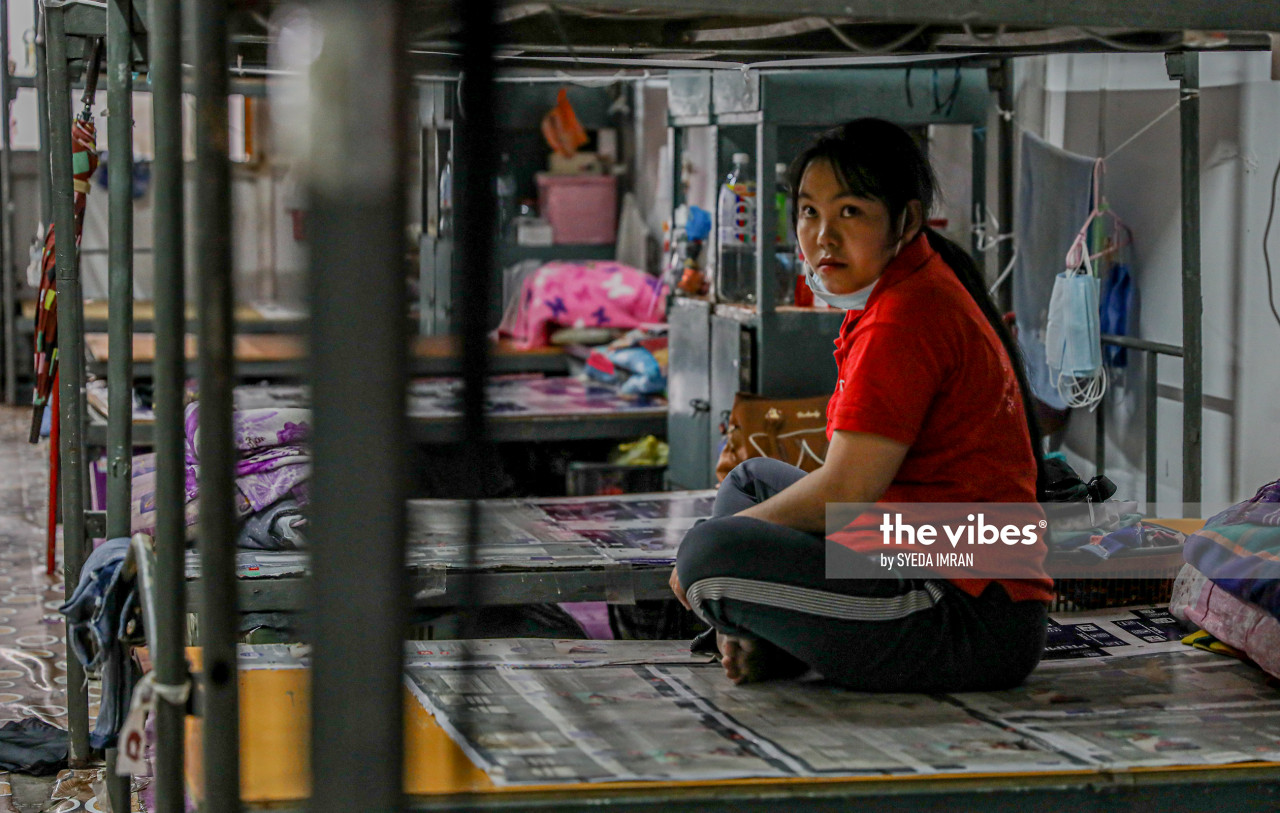 There are no mattresses provided to workers of this glove factory in Port Klang. – SYEDA IMRAN/The Vibes pic, December 26, 2020