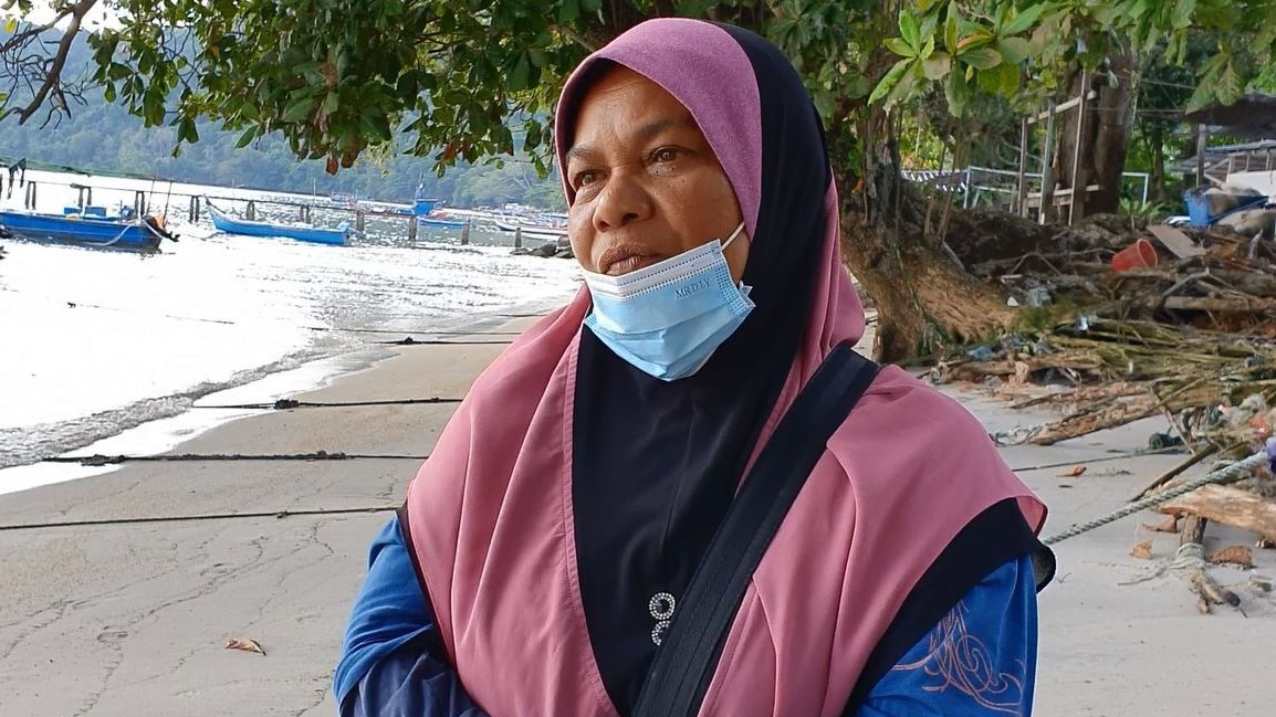 Fajinah Jaafar says fisherfolk who oppose the Penang South Reclamation project should change their mindsets and step out of their comfort zones. – Facebook pic, January 26, 2021