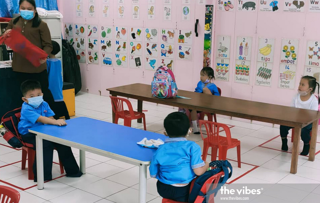 More than 46,000 children attend public and private preschools today in Sabah as schools reopen throughout the nation, amid strict standard operating procedures and physical distancing measures. – The Vibes pic, March 1, 2021