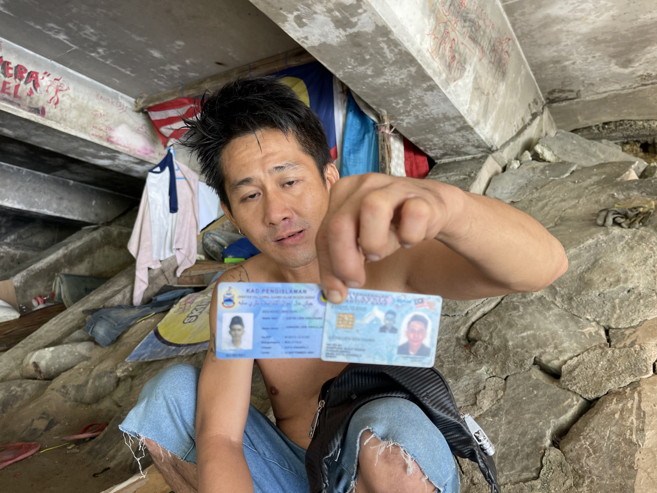 Junaidi Abdullah shows identification documents to prove he is a Malaysian citizen. – JASON SANTOS/The Vibes pic, February 13, 2021