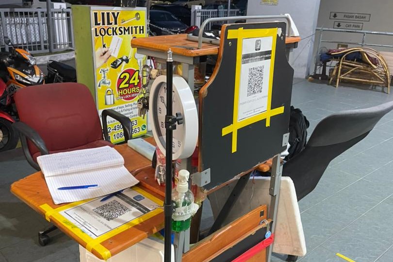 The registration desk at the Gelugor Market and Food Complex in George Town, Penang, reveals no sign of a temperature scanner. – File pic, February 16, 2021