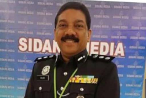 Brickfields police chief Anuar Omar has insisted that his personnel were only doing their job by ordering bars and restaurants in Telawi to stop serving alcohol last night. – February 20, 2021