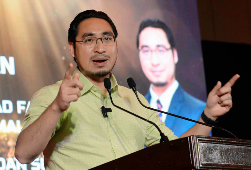 Bersatu Youth chief Wan Ahmad Fayhsal Wan Ahmad Kamal says he is unsure of the party’s choice of candidates for the menteri besar position as he is not involved in discussions over the Johor polls. – Bernama pic, February 10, 2022