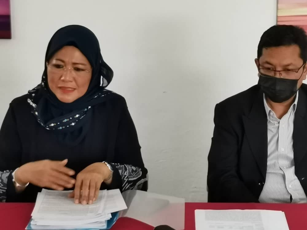 Datuk Rosni Zahari (left), director of Warisan Jengka, which owns Sri Jengka, says that when the company received rights to the land, no encumbrances relating to the Orang Asli’s ancestral rights existed. – Ram Reza Dan Muhammad Facebook pic, February 26, 2021
