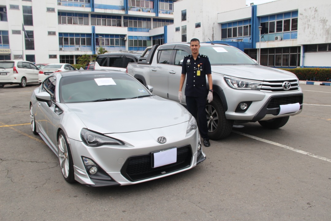 The Toyota 86 DBA-ZN6 and Toyota Hilux seized in a raid at Alam Damai Condominium in Kota Kinabalu. – Kota Kinabalu police pic, February 27, 2021