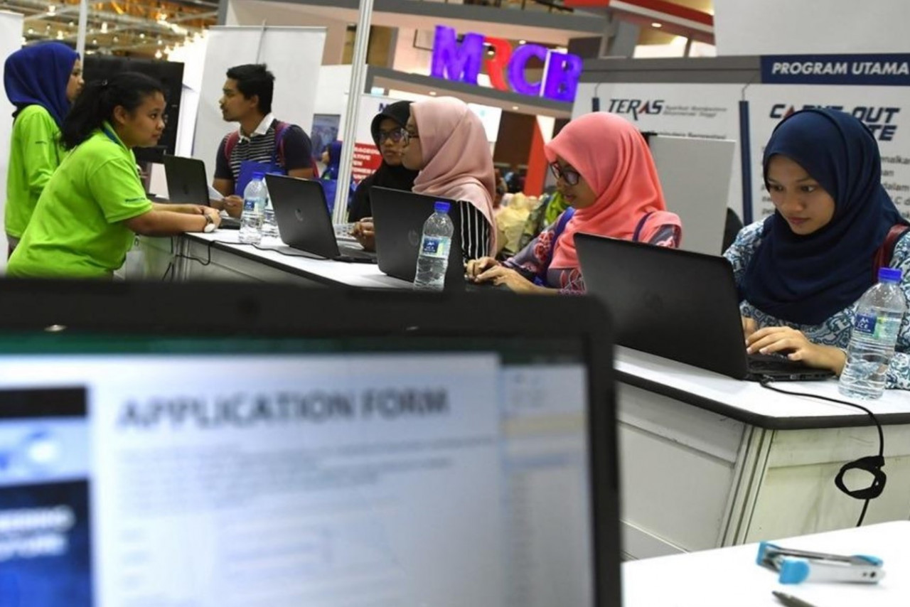 Graduates holding non-accredited certificates are not eligible to work in the public sector in Malaysia, while accredited certificate holders are the preferred choice even among private sector employers. – Bernama pic, May 10, 2021